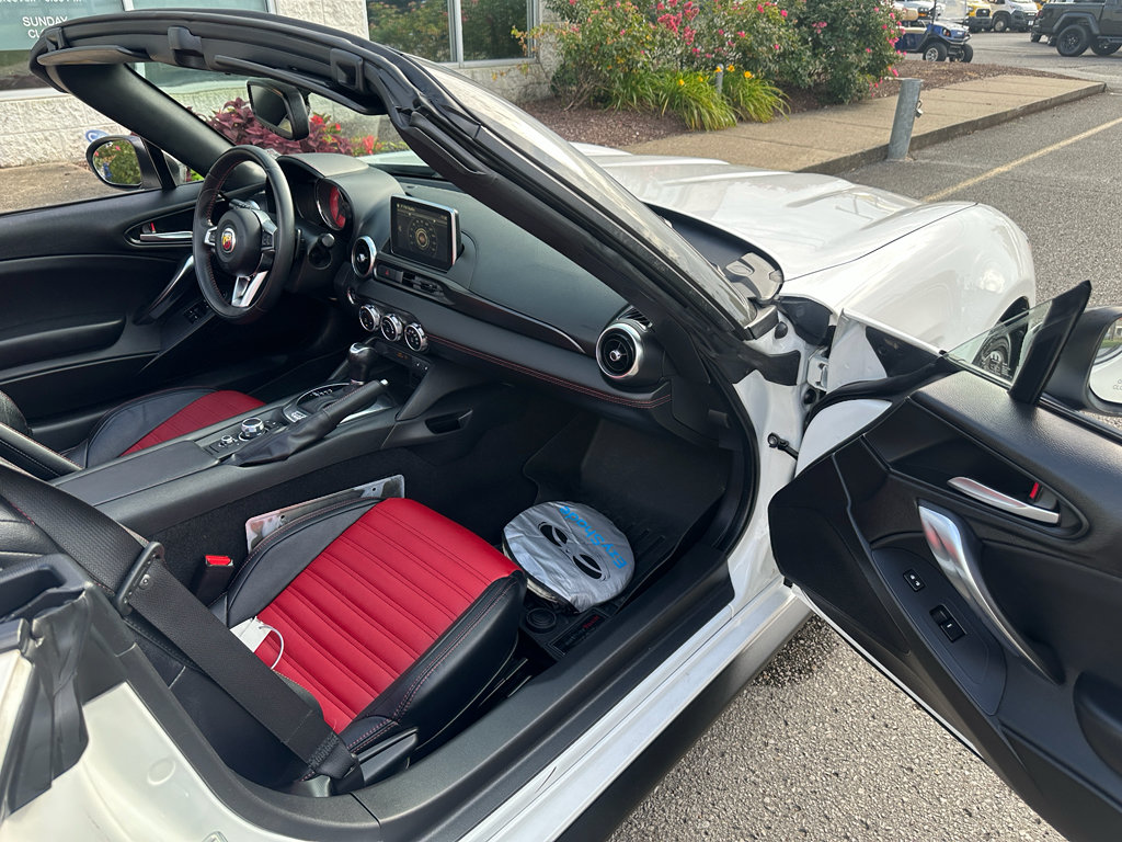 Used 2019 FIAT 124 Spider Abarth w/ Convenience Group RWD image 12