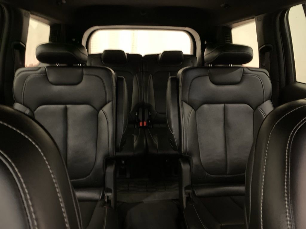 Used 2024 Jeep Grand Cherokee L Limited w/ Black Appearance Package image 18