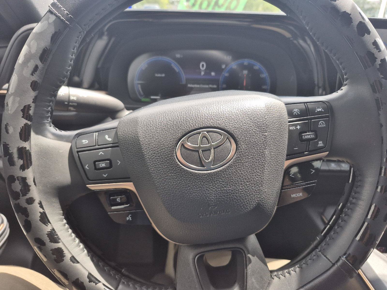 Used 2023 Toyota Crown AWD/4WD image 9