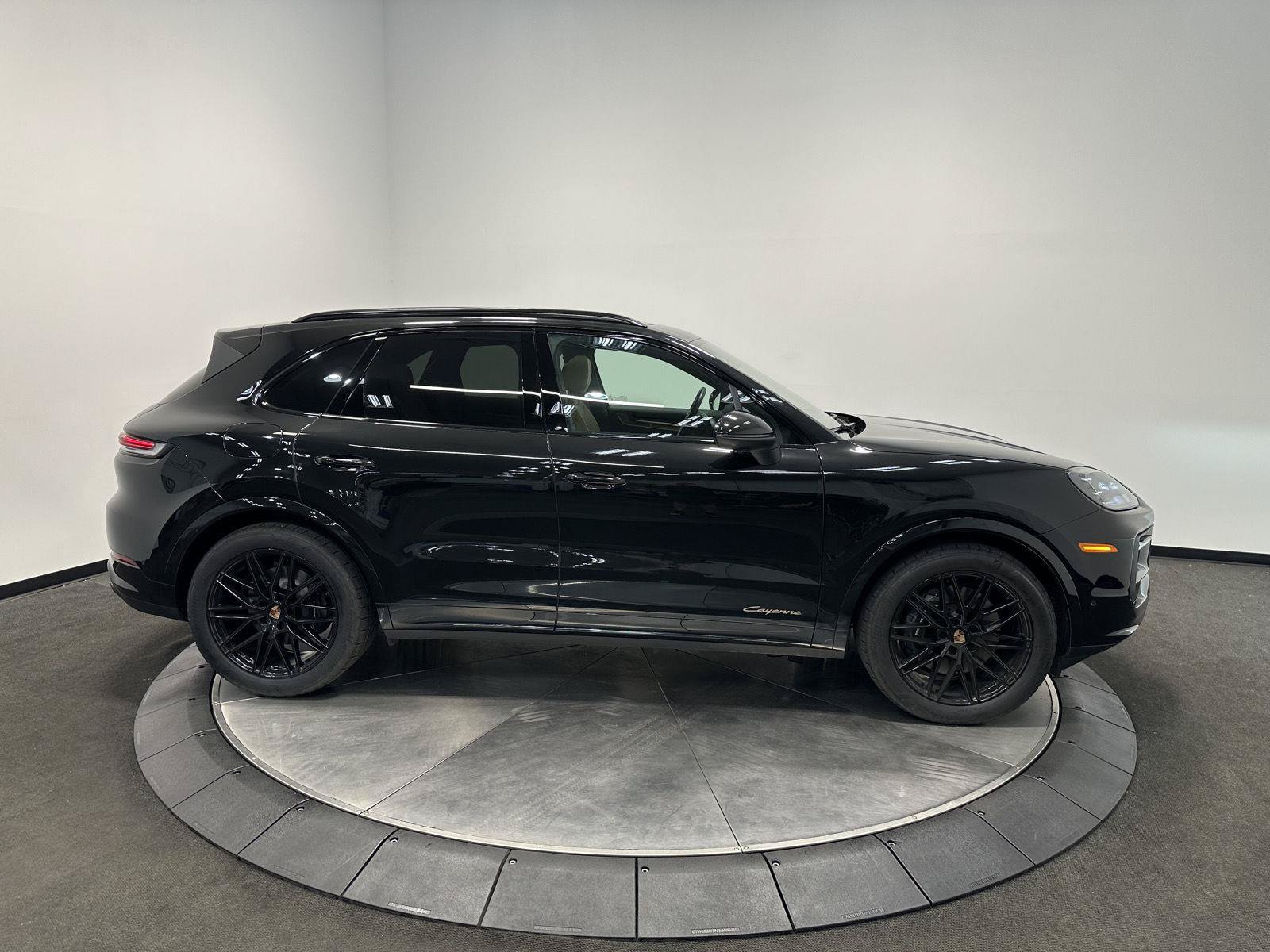 Used 2026 Porsche Cayenne AWD/4WD image 8