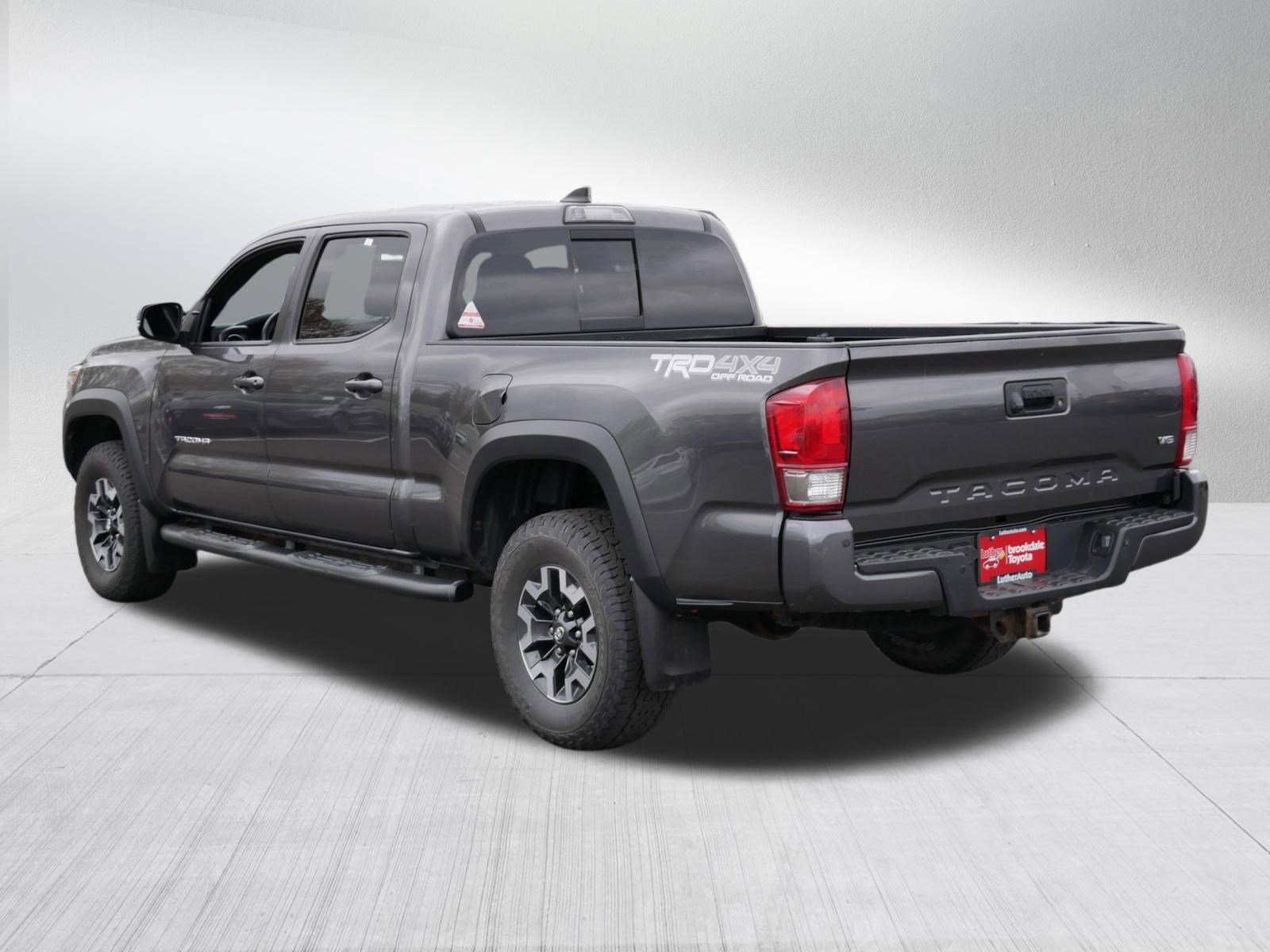 Used 2017 Toyota Tacoma TRD Off-Road AWD/4WD image 5