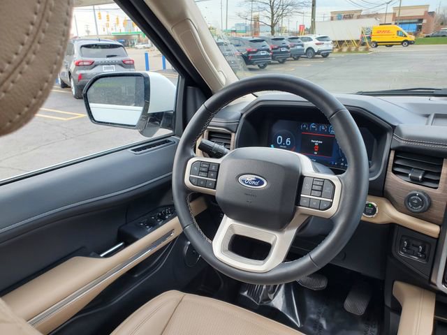 Used 2023 Ford Expedition Limited image 9