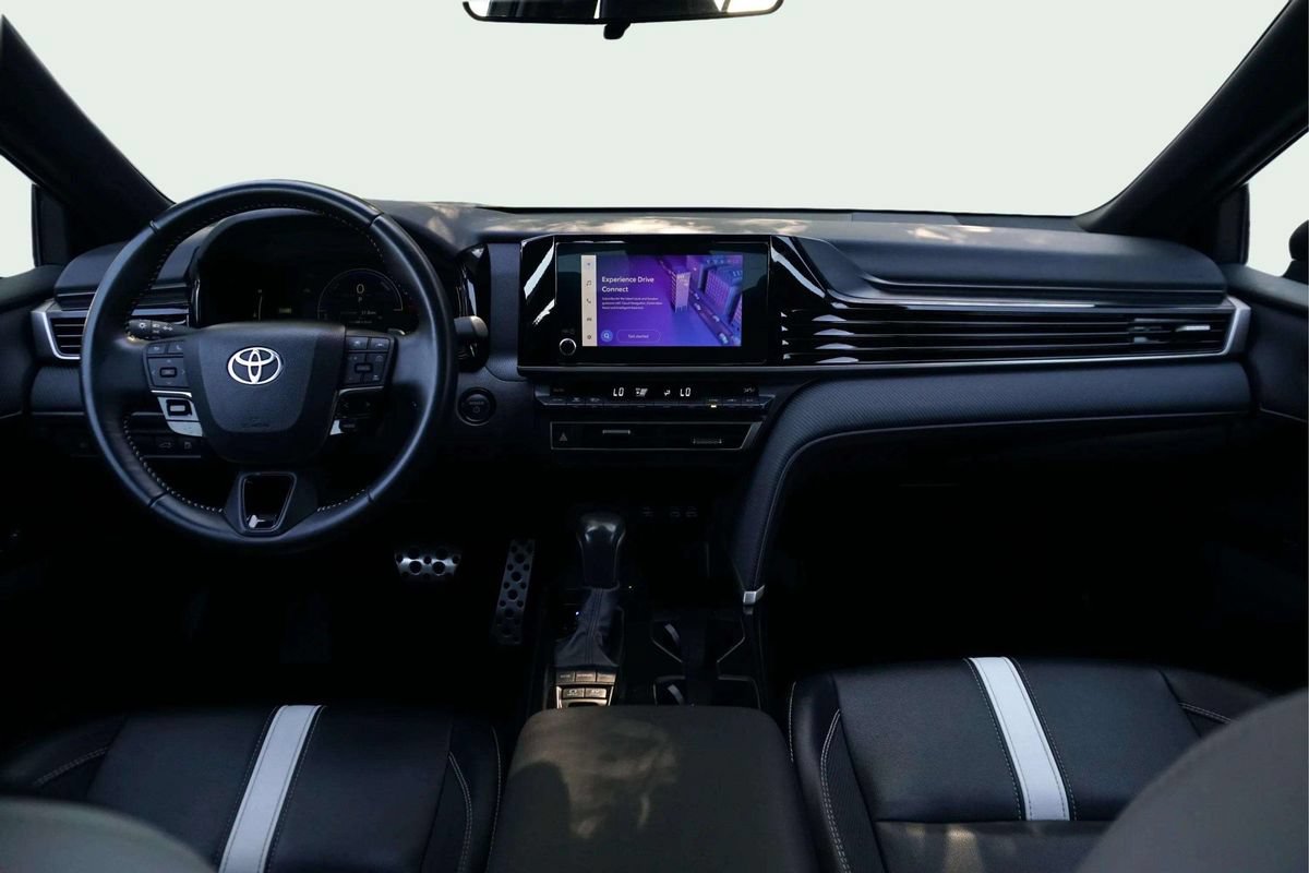 Used 2025 Toyota Camry SE FWD image 19
