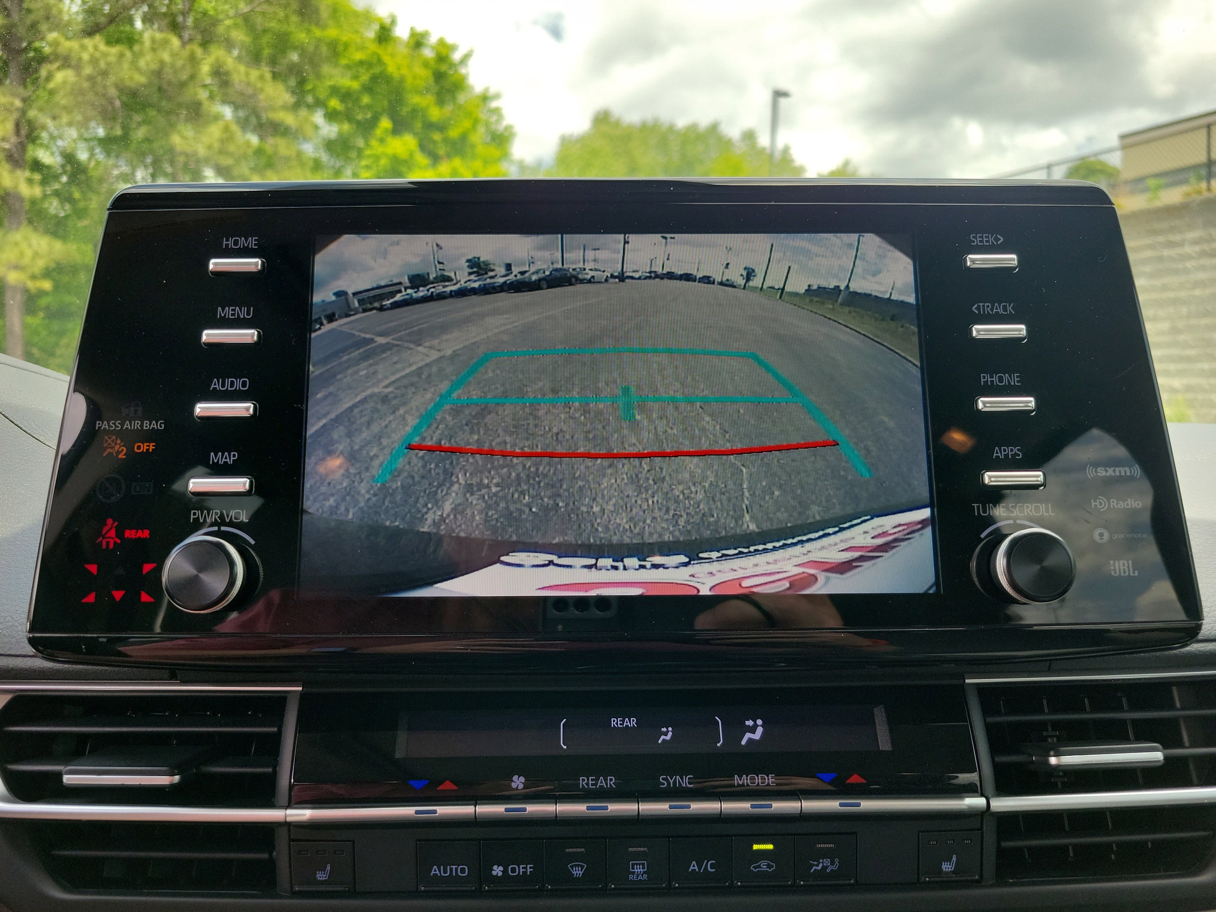 Used 2022 Toyota Sienna XLE w/ XLE Plus Package FWD image 15