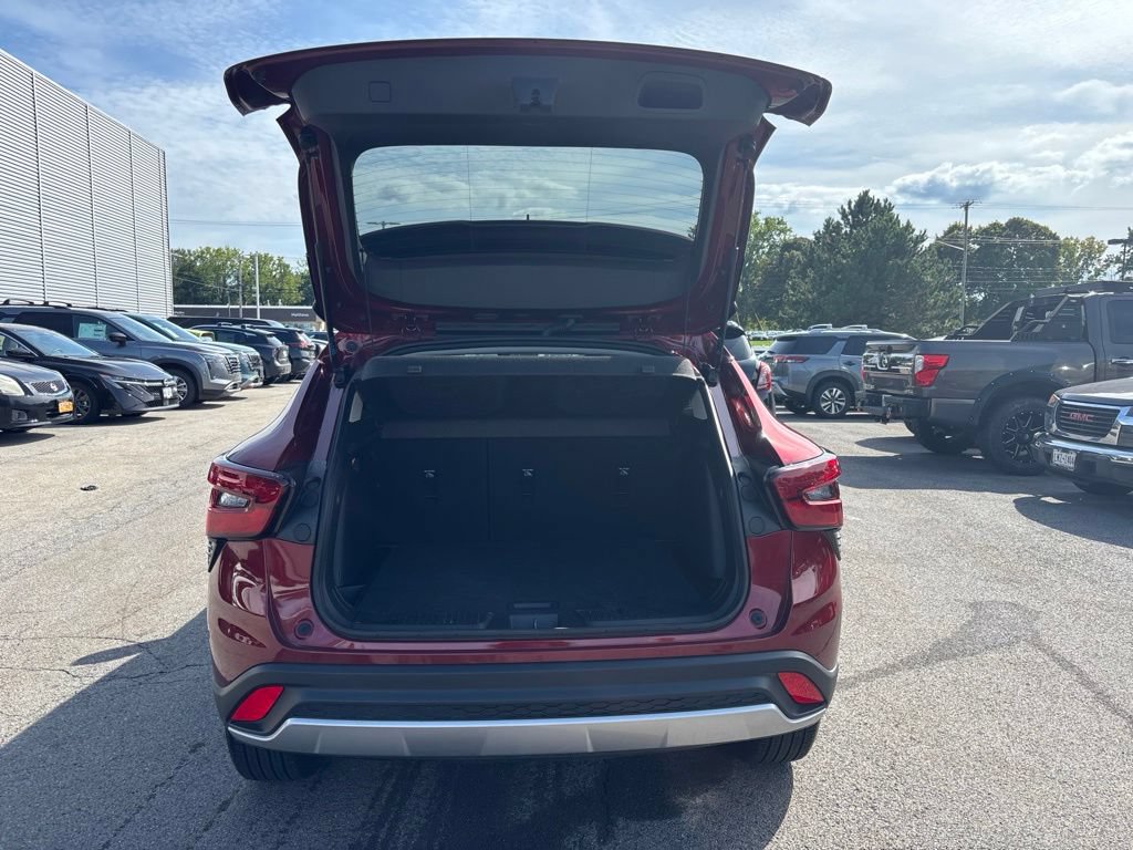 Used 2024 Chevrolet Trax LT w/ Driver Confidence Package FWD image 7