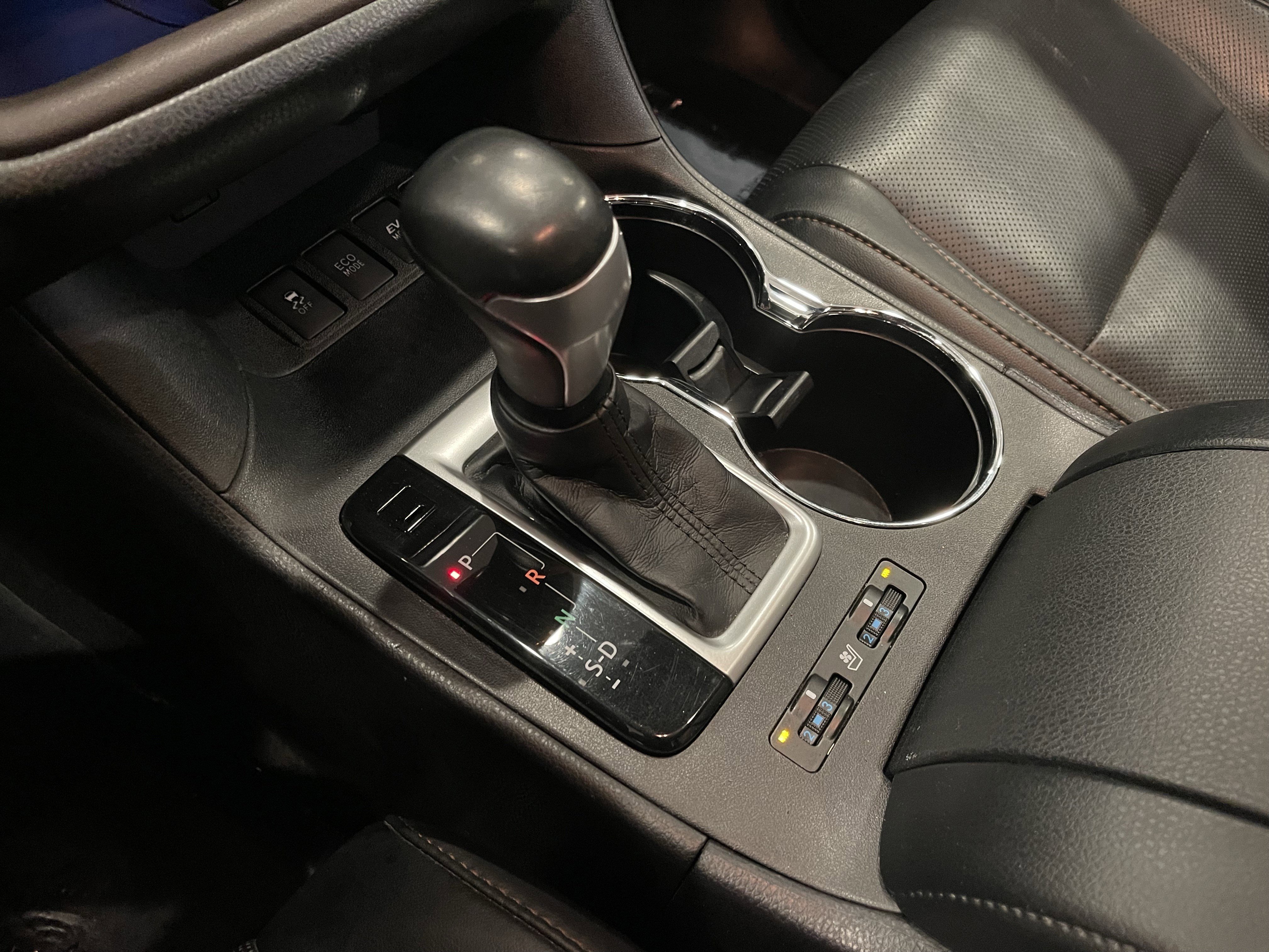 Used 2018 Toyota Highlander Limited image 19