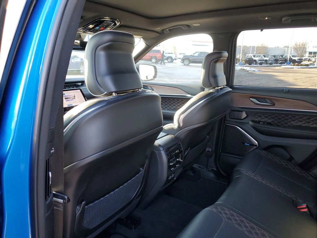 Used 2023 Jeep Grand Cherokee Summit w/ Luxury Tech Group V image 36