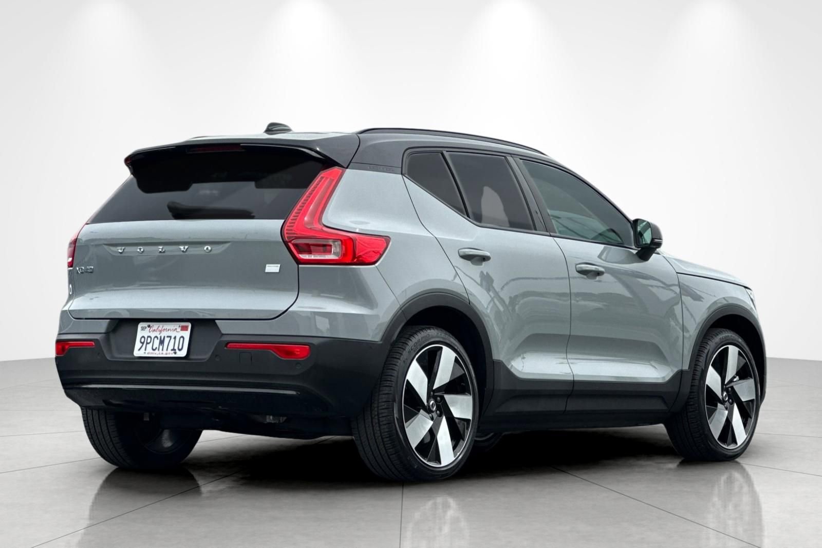 Used 2024 Volvo XC40 Recharge Ultimate w/ Protection Package Premier image 5