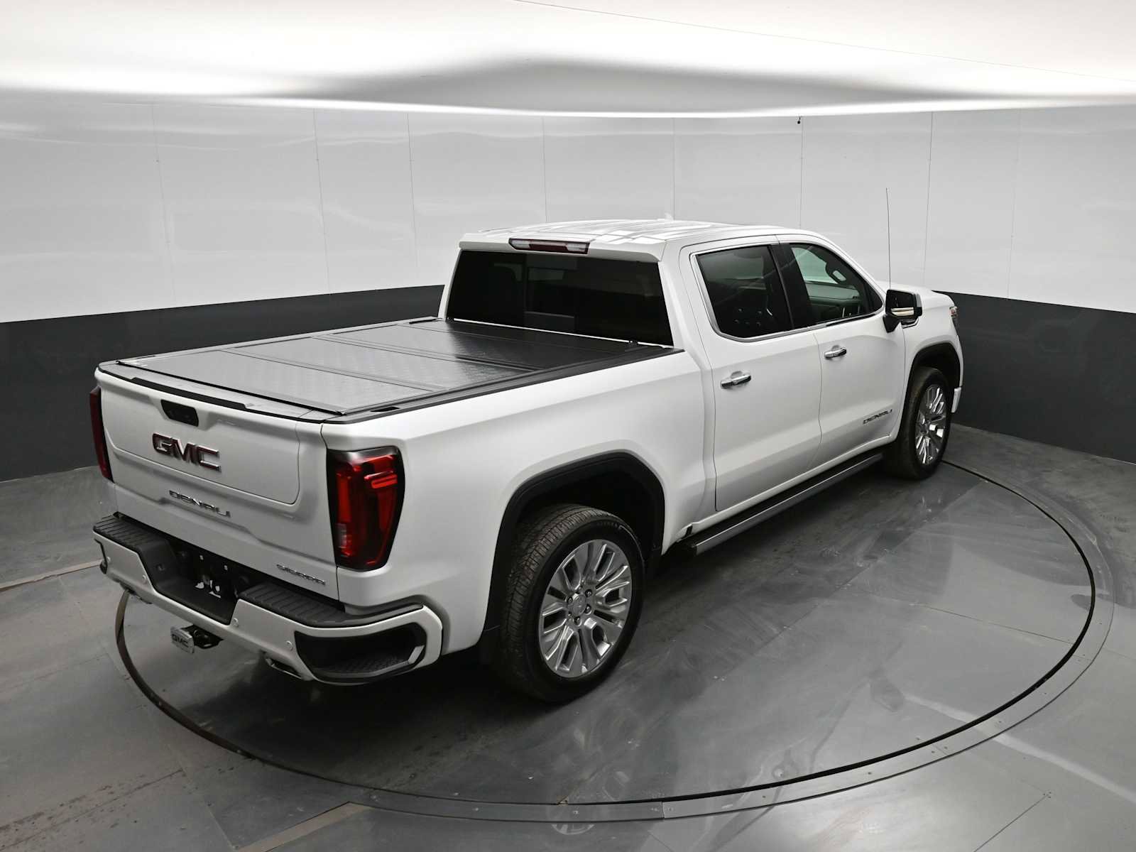 Used 2021 GMC Sierra 1500 Denali w/ Denali Premium Package AWD/4WD image 28