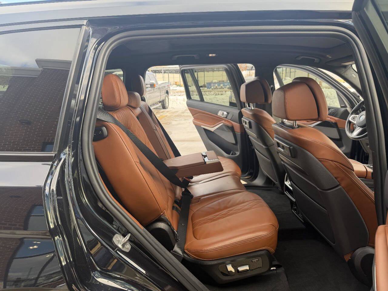 Used 2019 BMW X7 xDrive50i w/ M Sport Package image 31