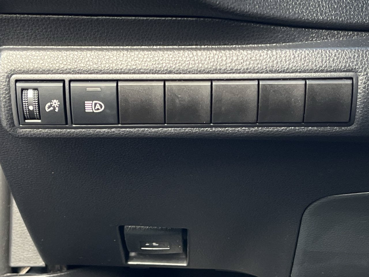 Used 2025 Toyota Corolla LE FWD image 20