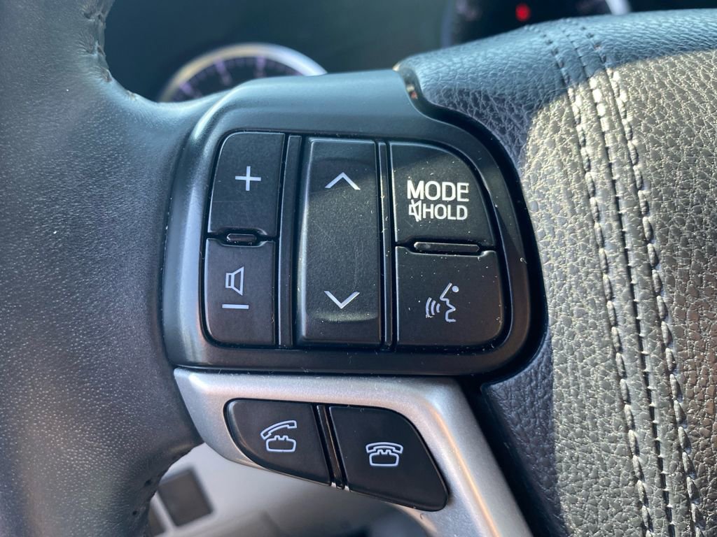 Used 2016 Toyota Highlander Plus AWD/4WD image 28