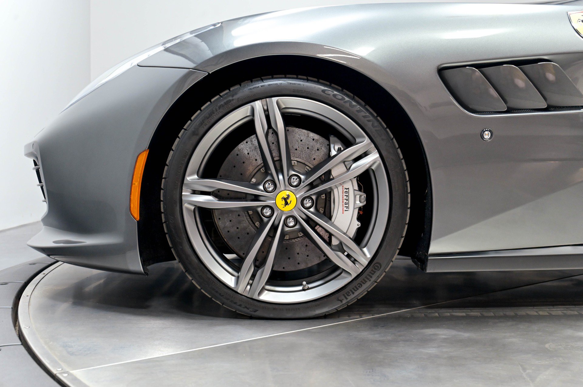 Used 2017 Ferrari GTC4Lusso AWD/4WD image 66