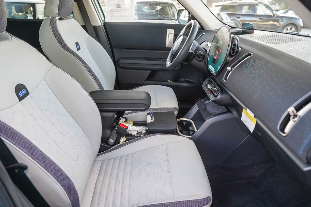 Used 2025 MINI Cooper Countryman S w/ Comfort Package Max image 18