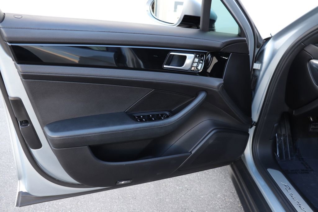 Used 2019 Porsche Panamera 4 AWD/4WD image 38