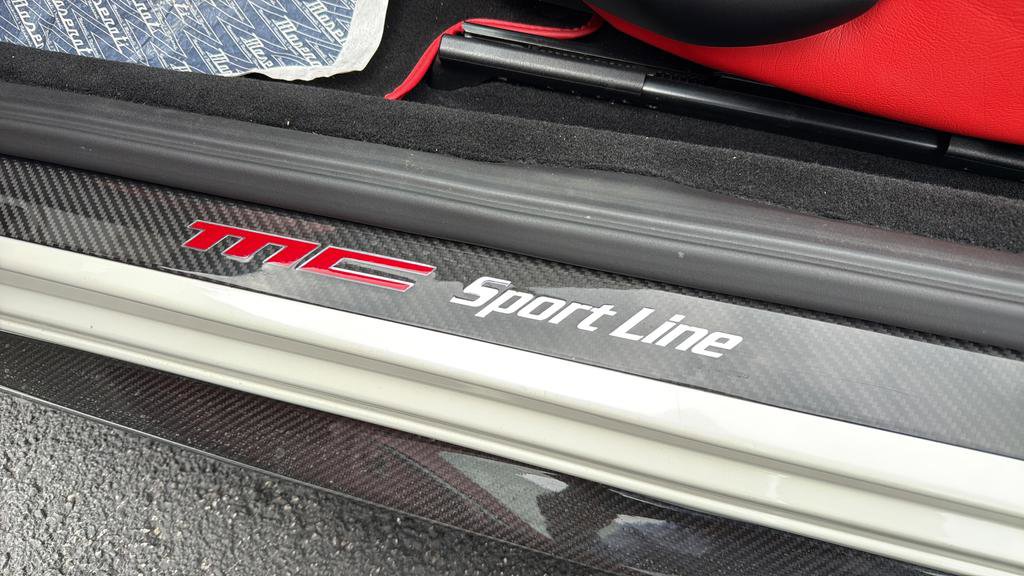 Used 2015 Maserati GranTurismo Sport image 17