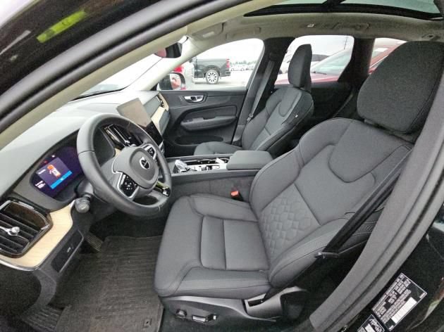 Used 2026 Volvo XC60 B5 Plus AWD/4WD image 9