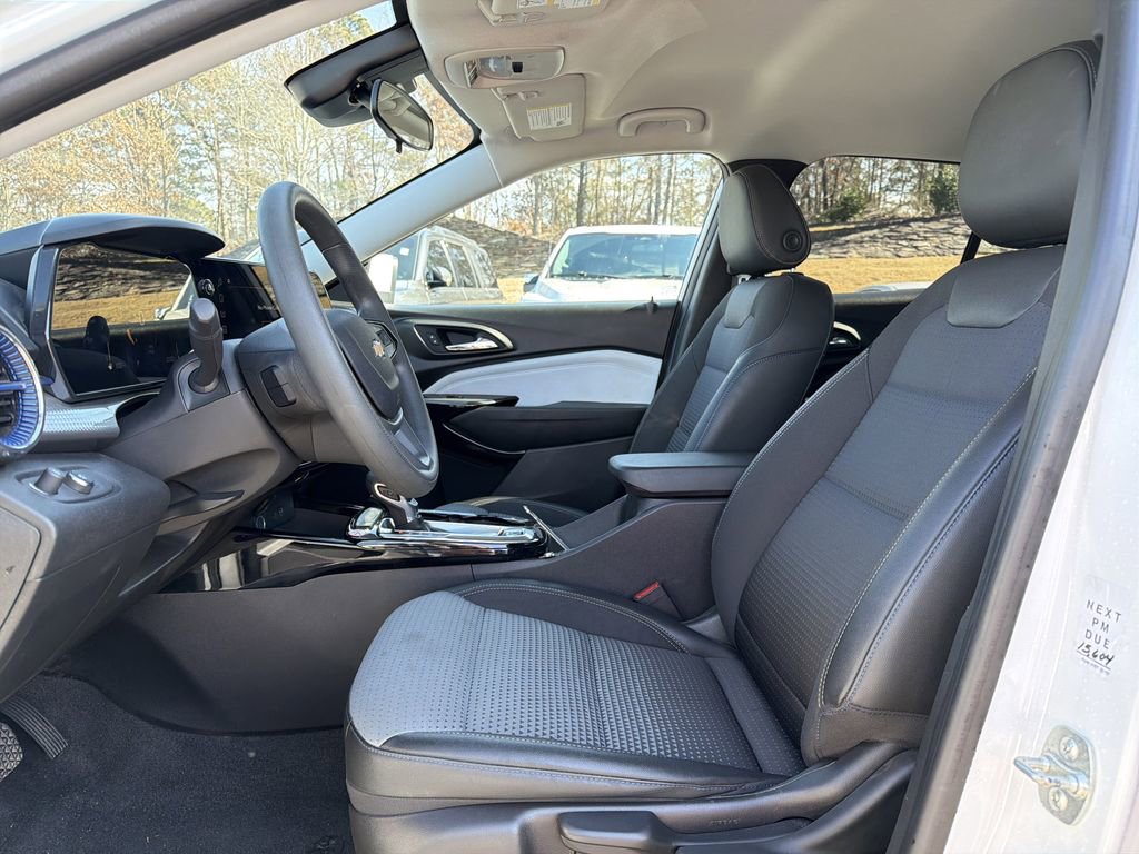 Used 2025 Chevrolet Trax LT image 11