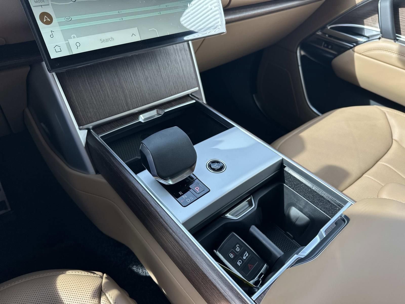 New 2026 Land Rover Range Rover SE image 17