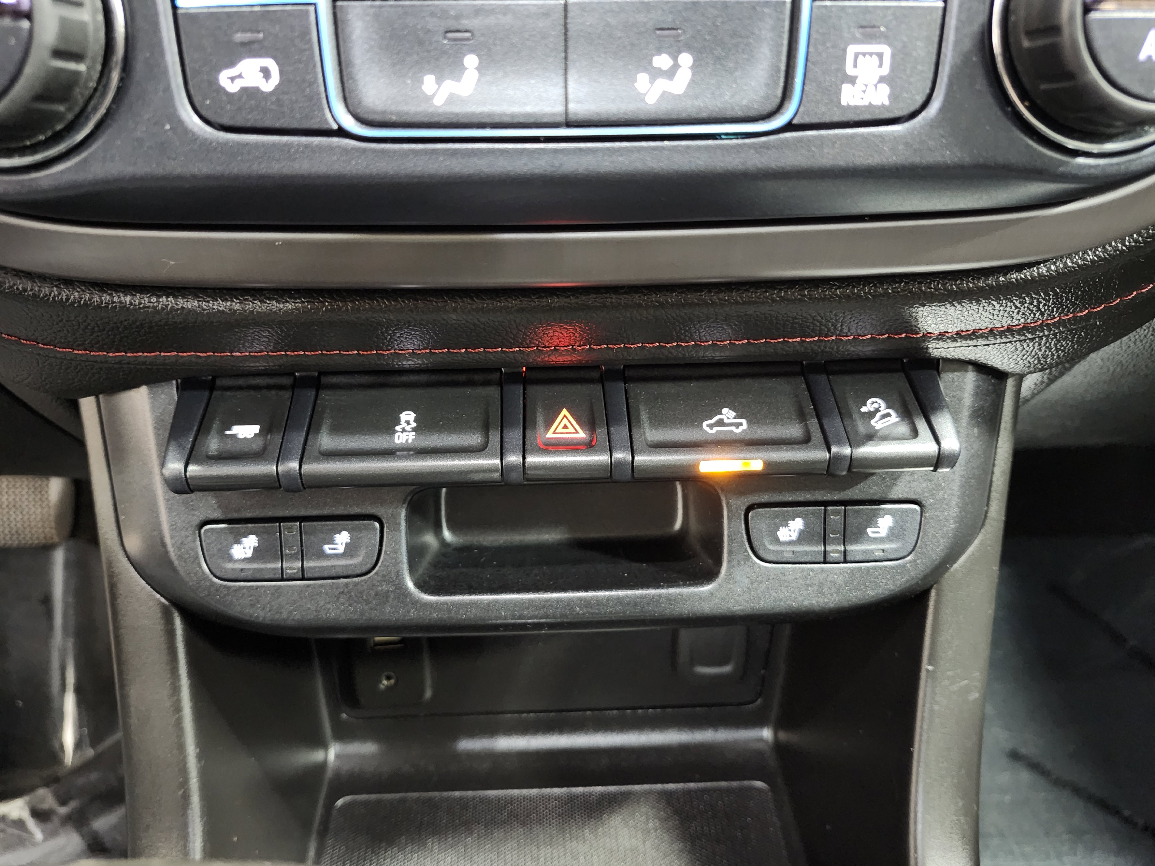 Used 2018 GMC Canyon All Terrain w/ All Terrain X Package image 34