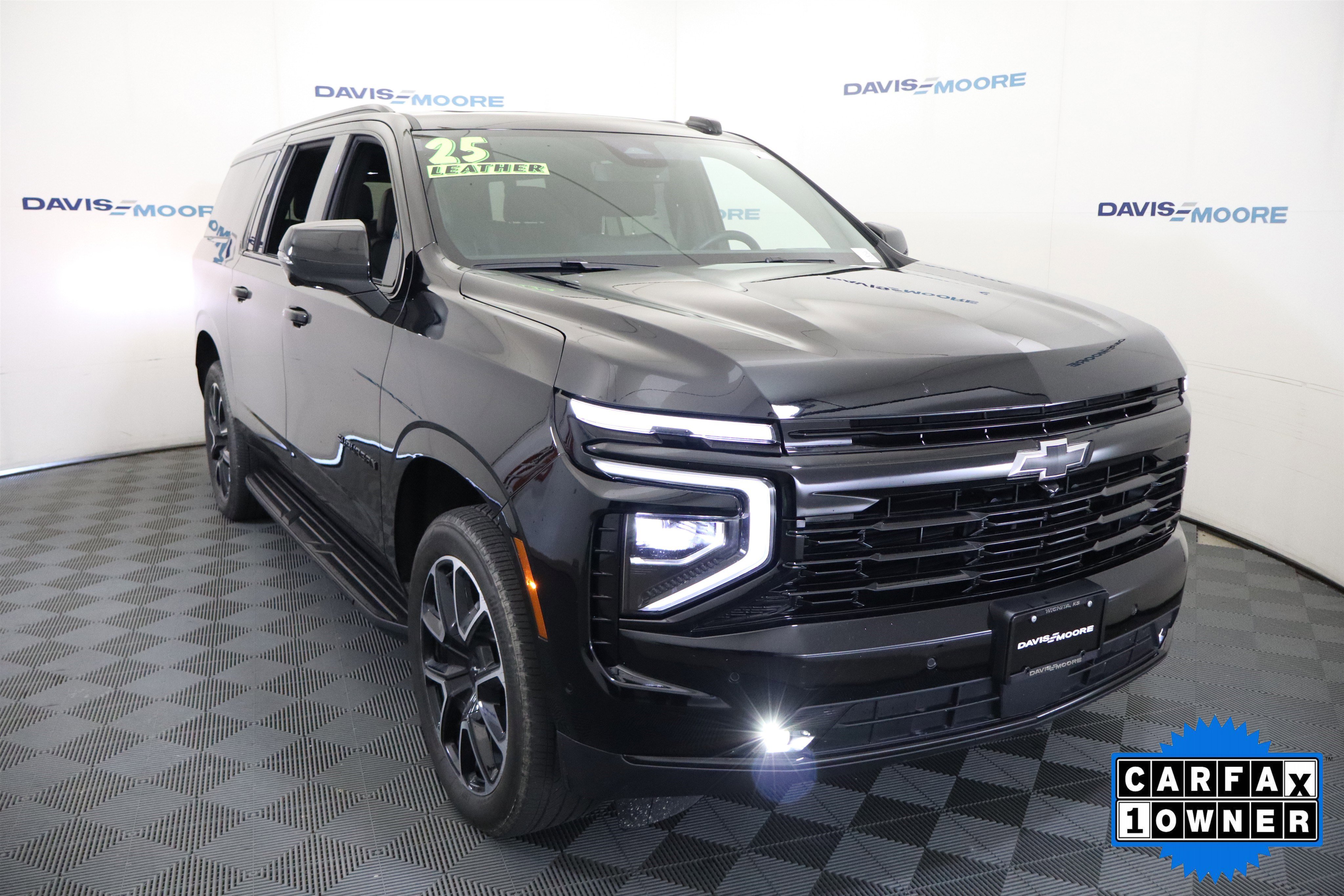 Used 2025 Chevrolet Suburban RST w/ Comfort Package AWD/4WD image 3