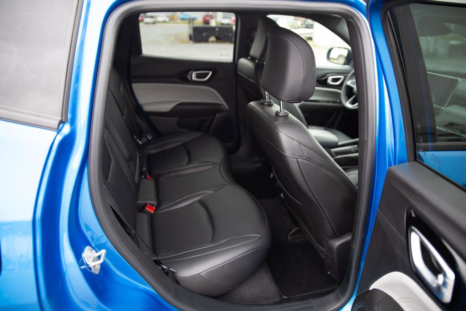 Used 2025 Jeep Compass Limited image 22