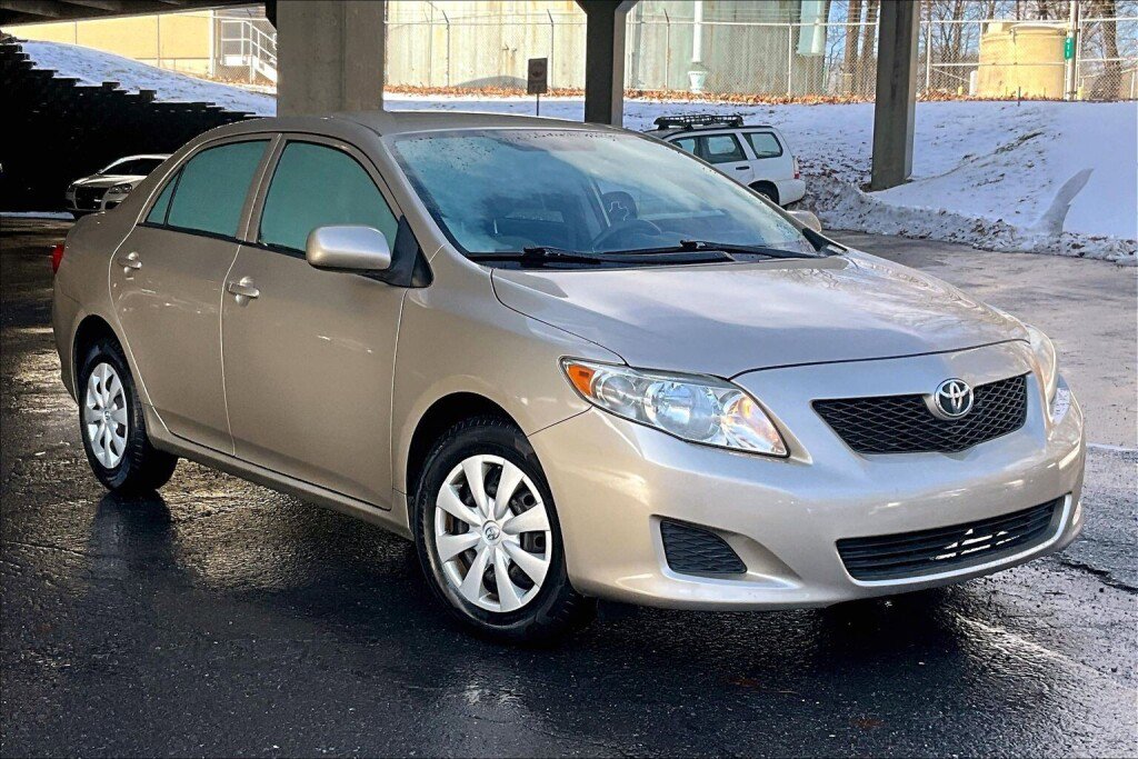 Used 2010 Toyota Corolla LE image 17