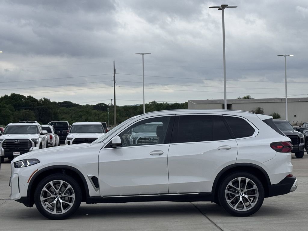 Used 2024 BMW X5 xDrive40i w/ Premium Package AWD/4WD image 3