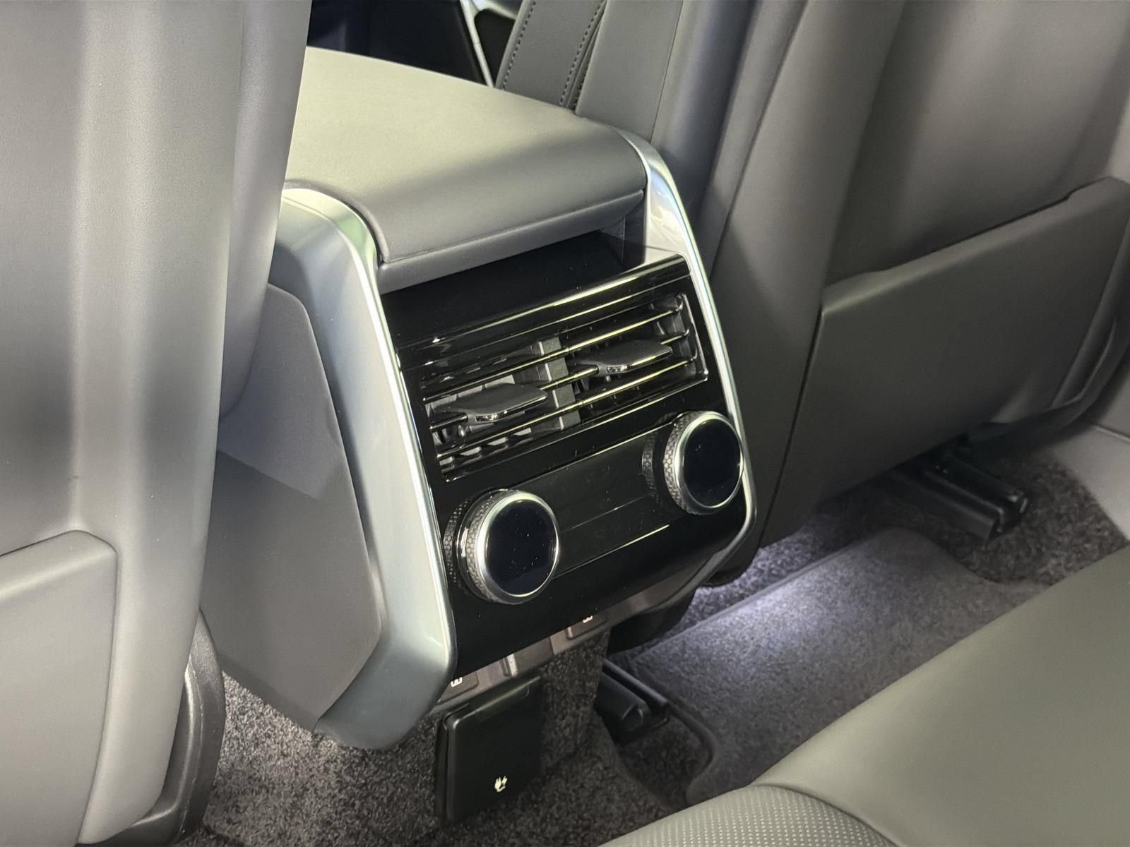 New 2026 Land Rover Range Rover Long Wheelbase SE AWD/4WD image 28