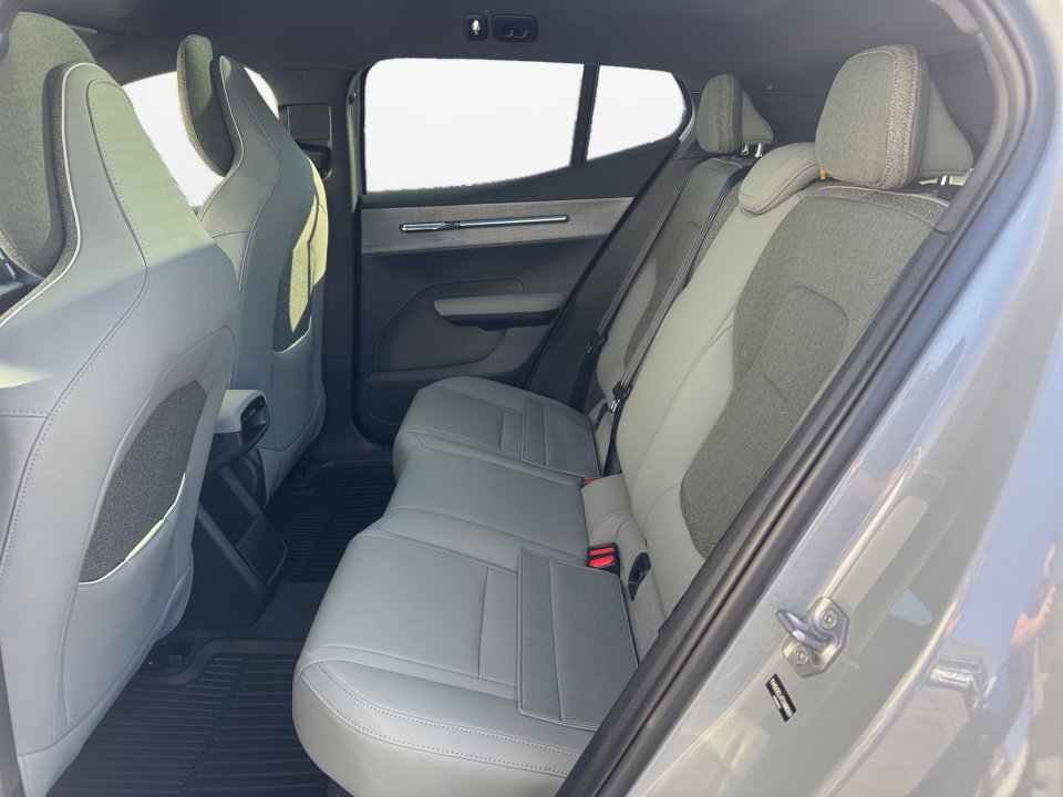 New 2026 Volvo EX30 Cross Country Ultra image 13