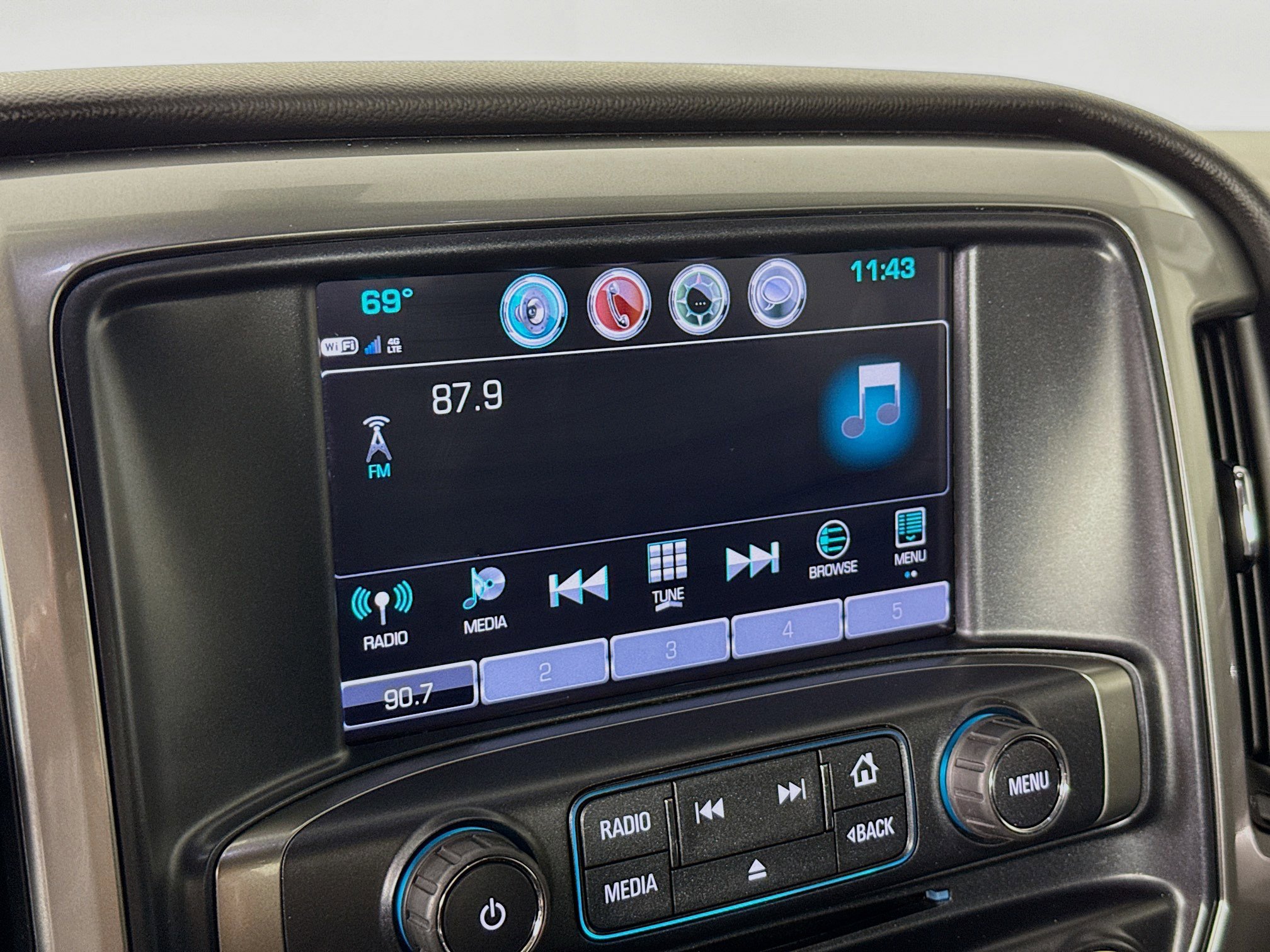 Used 2018 Chevrolet Silverado 1500 LT w/ All Star Edition image 17