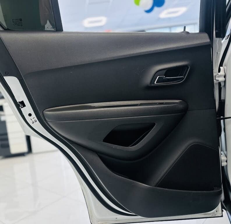 Used 2019 Chevrolet Trax LT w/ LT Convenience Package image 29