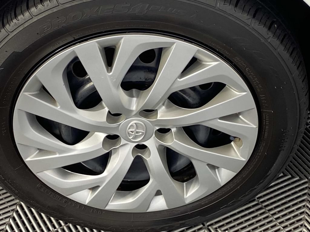Used 2018 Toyota Corolla LE FWD image 29