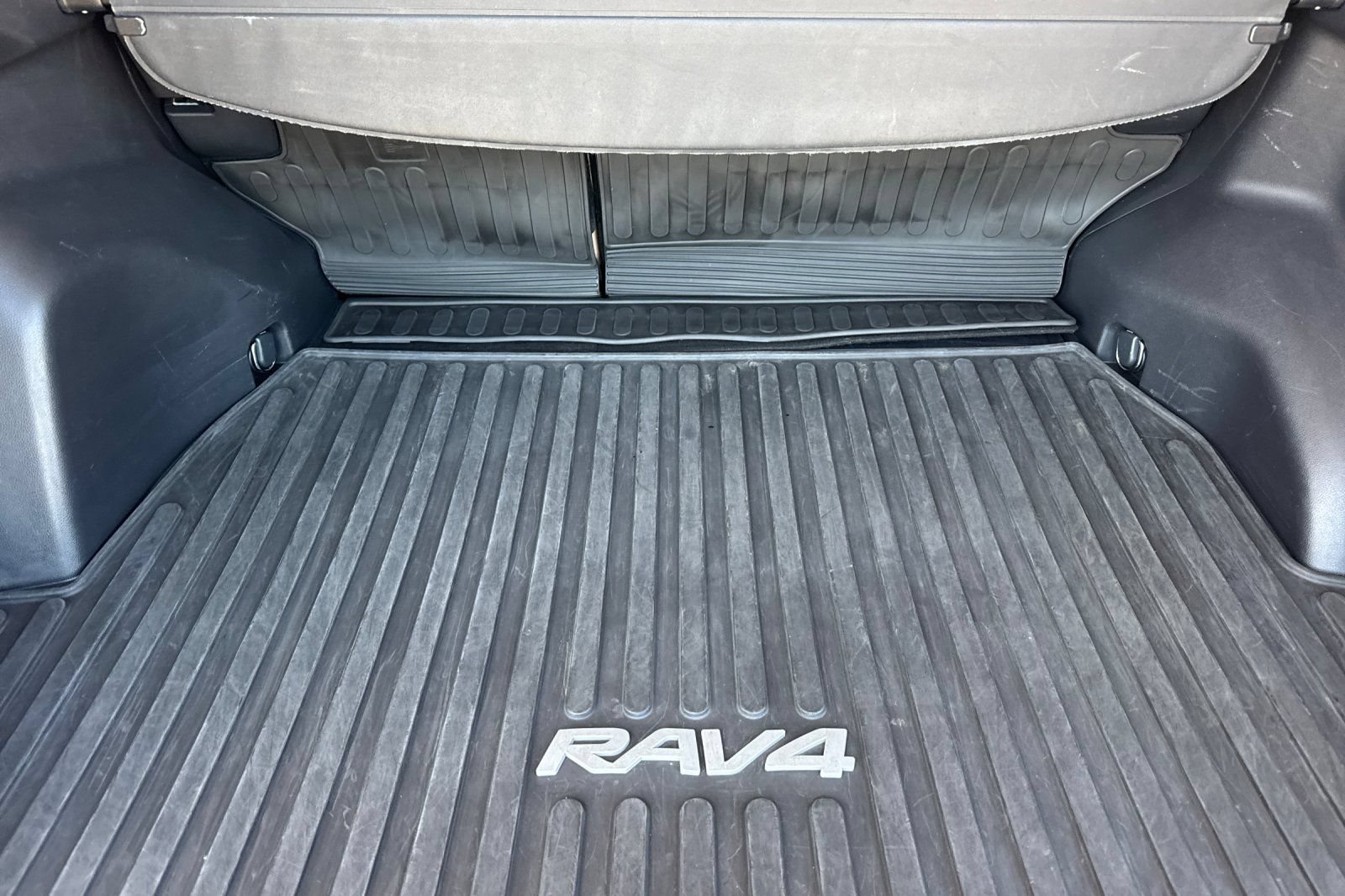 Certified 2021 Toyota RAV4 LE AWD/4WD image 19