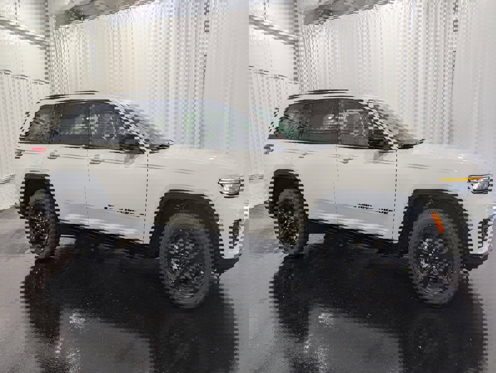 New 2024 Jeep Grand Cherokee Altitude image 5