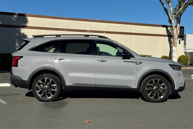 Used 2022 Kia Sorento SX Prestige image 3