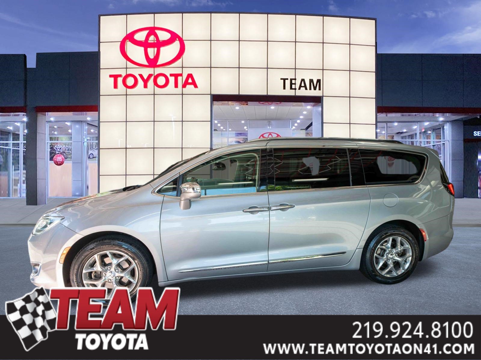 Used 2018 Chrysler Pacifica Limited FWD image 1