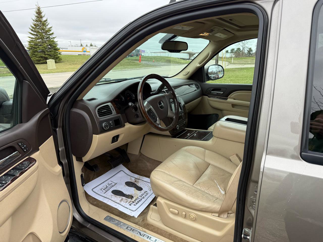 Used 2011 GMC Yukon Denali image 10