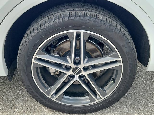 Certified 2024 Audi Q5 e Prestige w/ Prestige Package AWD/4WD image 9