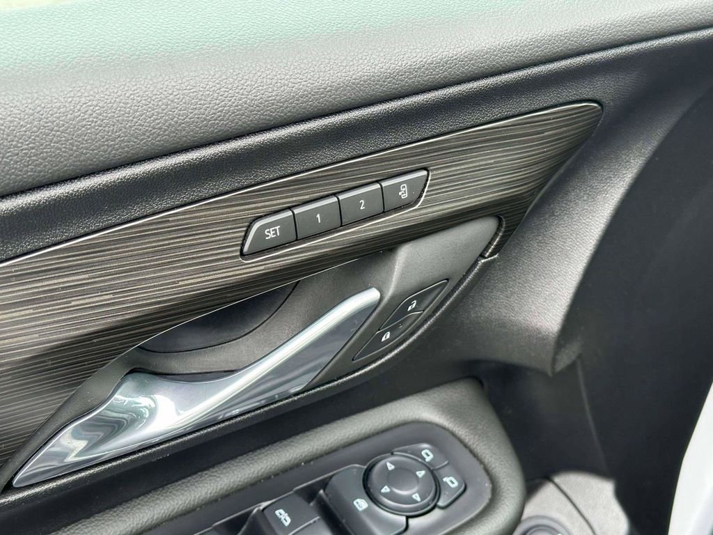 Used 2024 GMC Terrain SLT AWD/4WD image 16