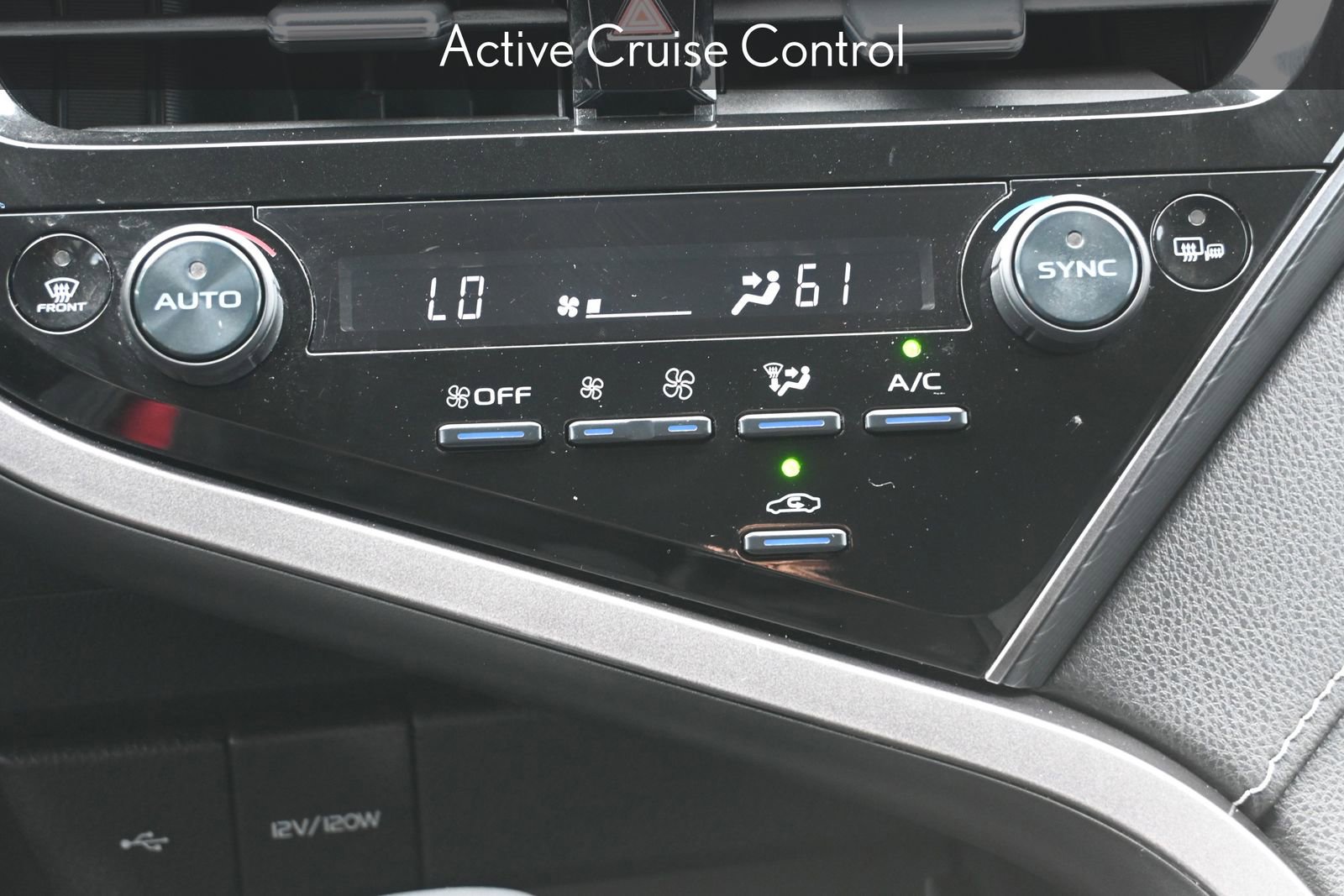 Used 2023 Toyota Camry SE image 16