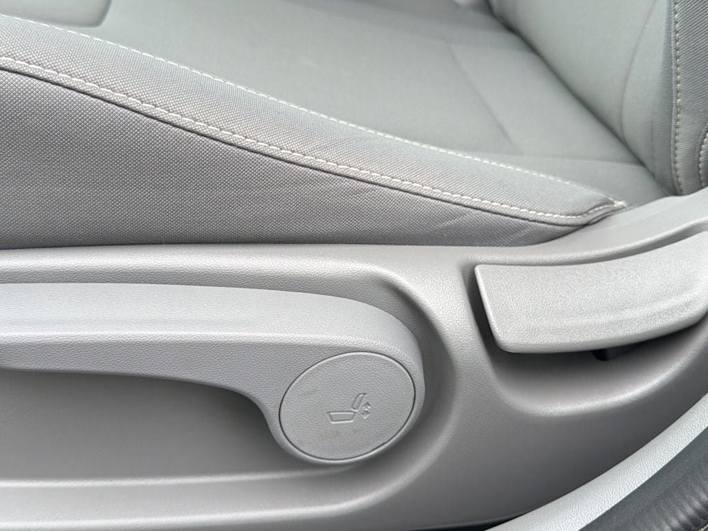 Certified 2024 Hyundai Elantra SEL w/ Convenience Package FWD image 17