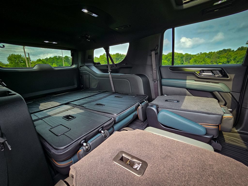 New 2026 GMC Yukon XL AT4 w/ AT4 Premium Plus Package AWD/4WD image 44