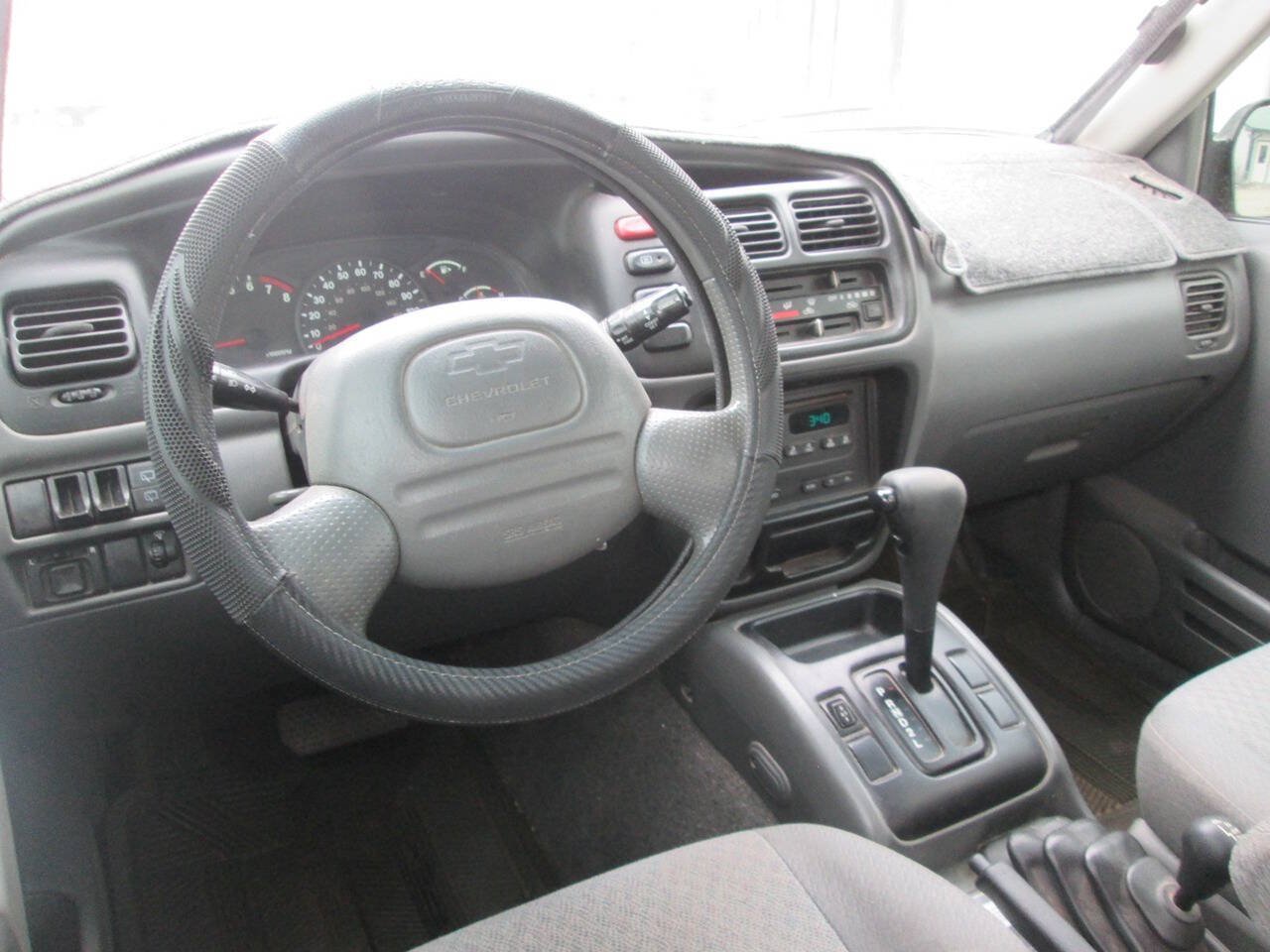 Used 2003 Chevrolet Tracker 4WD w/ Preferred Equipment Group image 17