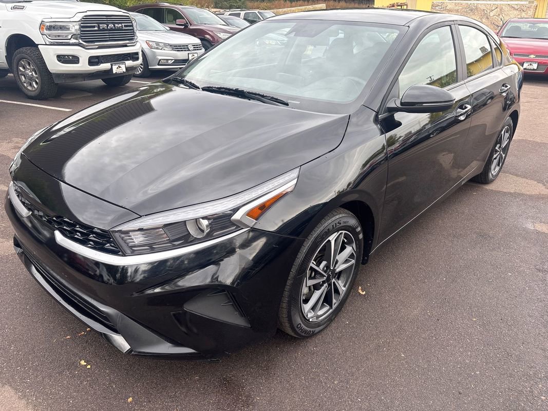 Used 2024 Kia Forte LXS w/ LXS Technology Package image 3