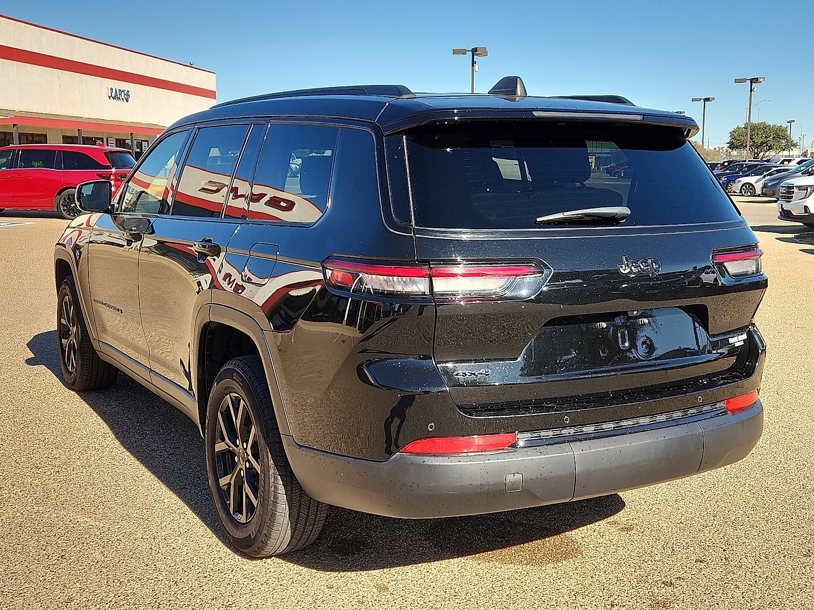 Used 2024 Jeep Grand Cherokee L Laredo image 3