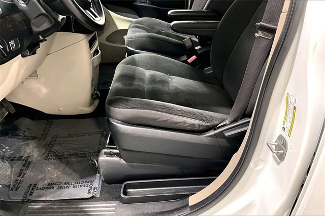 Used 2019 Dodge Grand Caravan SE w/ UConnect Hands-Free Group image 19