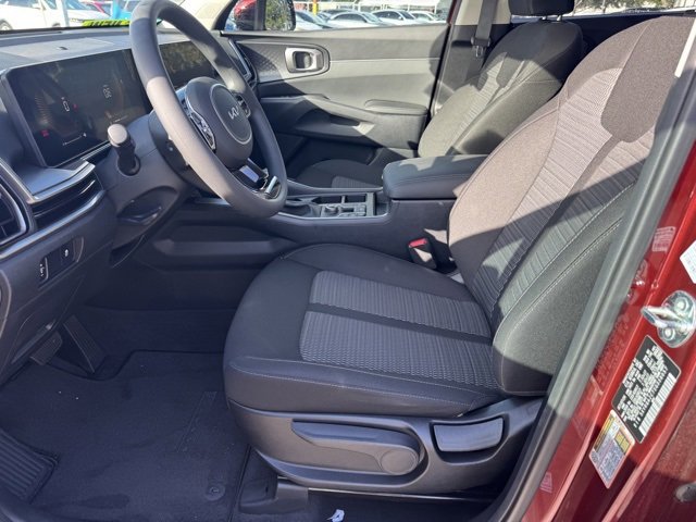 Used 2025 Kia Sorento LX image 16