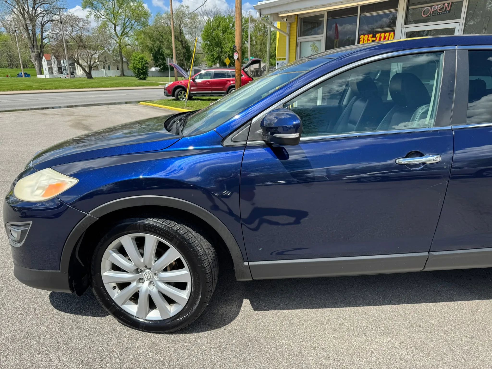 Used 2010 MAZDA CX-9 Grand Touring w/ Moonroof & Bose Audio Pkg image 4