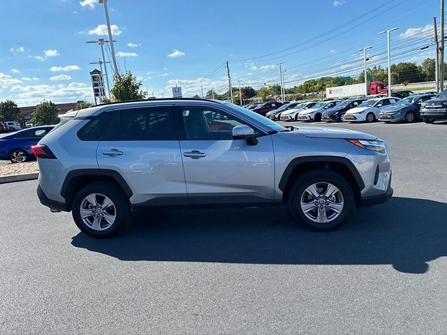 Used 2025 Toyota RAV4 XLE AWD/4WD image 5